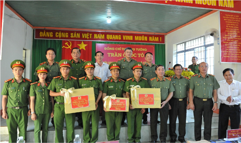 Thứ trưởng Trần Quốc Tỏ làm việc tại Công an tỉnh Gia Lai -0