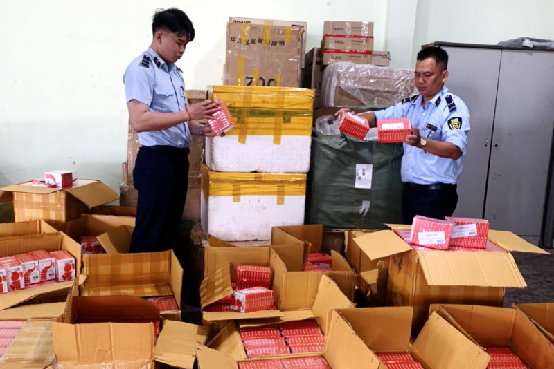 Tạm giữ 8.640 hộp thuốc xương khớp cùng nhiều hàng hóa do nước ngoài sản xuất -0