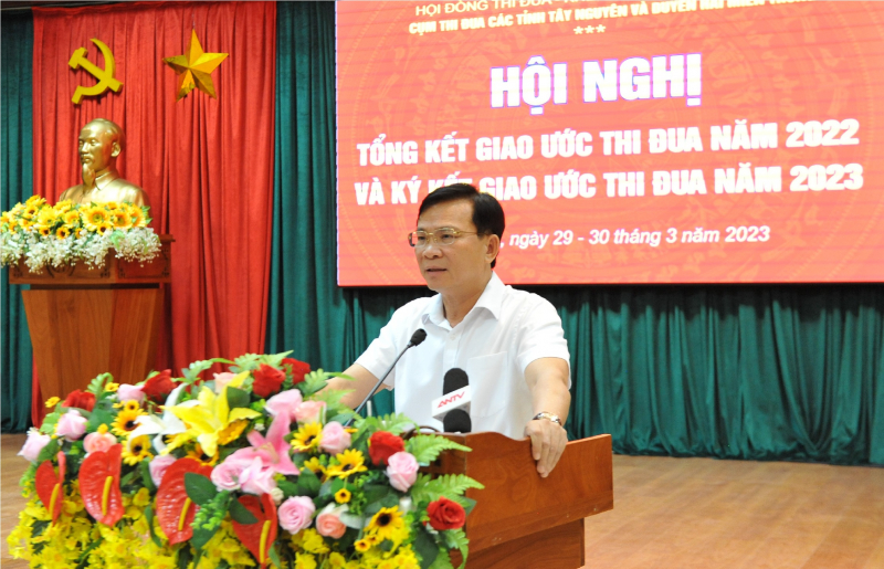 Cụm thi đua các tỉnh Tây Nguyên và Duyên hải miền Trung:  Quan tâm khen thưởng nhân tố mới -1