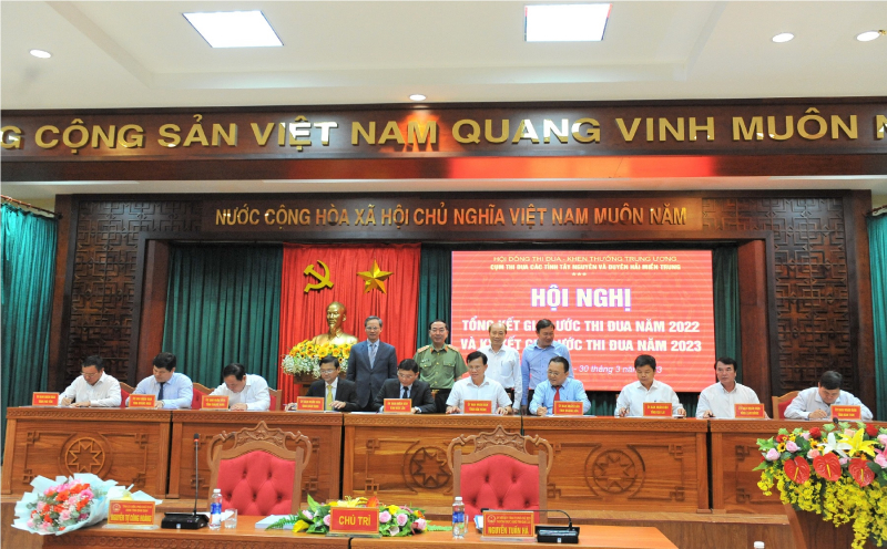 Cụm thi đua các tỉnh Tây Nguyên và Duyên hải miền Trung:  Quan tâm khen thưởng nhân tố mới -0