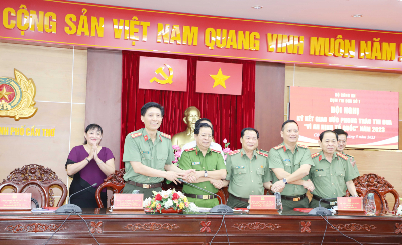 Cụm thi đua số 1 Bộ Công an ký giao ước thi đua năm 2023 -0
