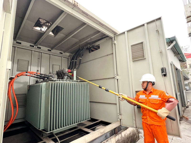 EVNHANOI khuyến khích đăng ký dịch vụ điện trung áp bằng các hình thức trực tuyến -0
