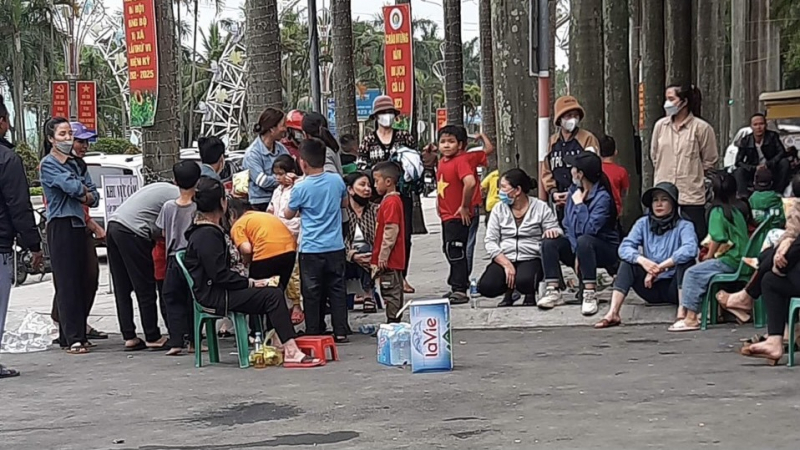 Nhiều học sinh tiểu học bị bắt nghỉ học để phản đối kế hoạch kinh doanh xe điện tại TX Cửa Lò -0