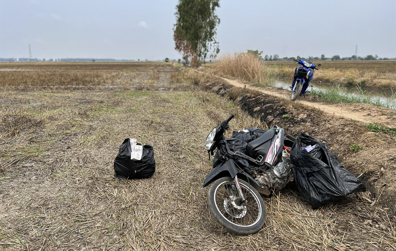 Trong đêm bắt 2 vụ buôn lậu, thu giữ gần 5.000 bao thuốc lá lậu -0