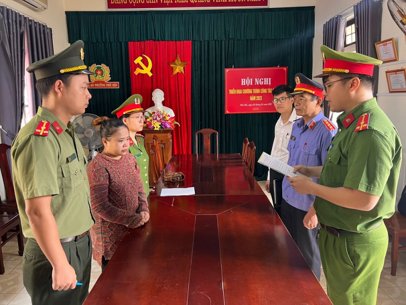 Lập Facebook “ảo” rồi “nổ” người yêu ca sĩ nổi tiếng để lừa hơn 1 tỷ đồng -0