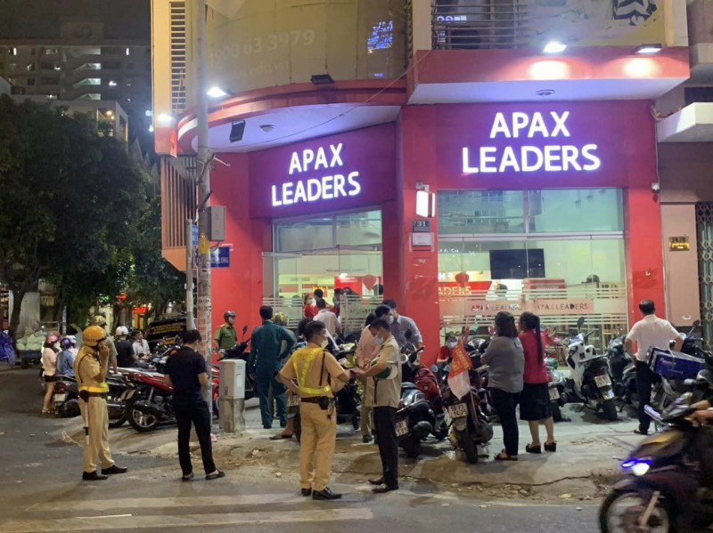 Phụ huynh làm găng, Anh ngữ Apax chốt lộ trình hoàn trả học phí -0