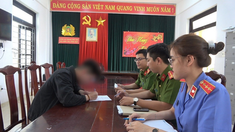 Dùng video, ảnh “nóng” để giở trò đồi bại -0