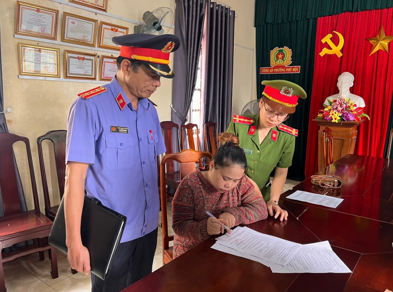 Lập Facebook “ảo” rồi “nổ” người yêu ca sĩ nổi tiếng để lừa hơn 1 tỷ đồng -0