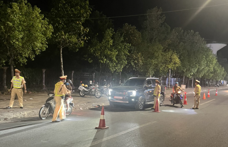 Cục Cảnh sát giao thông phối hợp kiểm tra nồng độ cồn tại Bạc Liêu -1