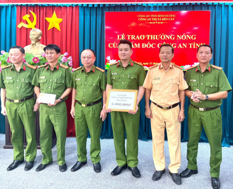 Khen thưởng Ban chuyên án triệt xóa băng nhóm chế tạo vũ khí với quy mô lớn -0