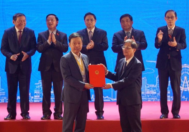 FPT đồng hành cùng tỉnh Khánh Hòa chuyển đổi số và phát triển xanh -0