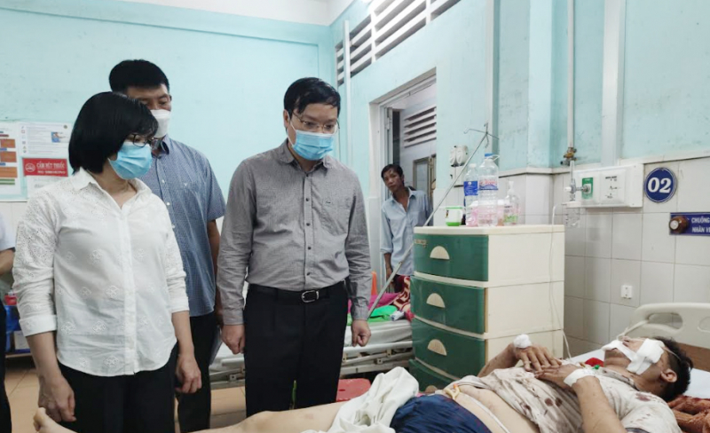 Thăm hỏi, trao hỗ trợ nạn nhân TNGT -0