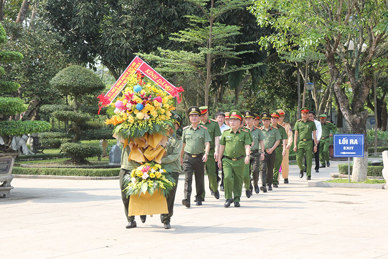 Thứ trưởng Nguyễn Văn Long dâng hương tại Khu Di tích Quốc gia đặc biệt Kim Liên -0