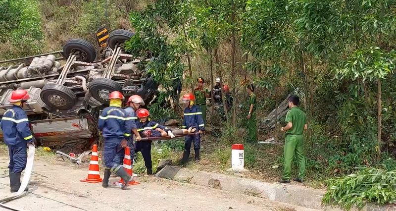Vụ xe tải chở dưa đâm vào vách núi đã có danh tính 9 người thương vong -0