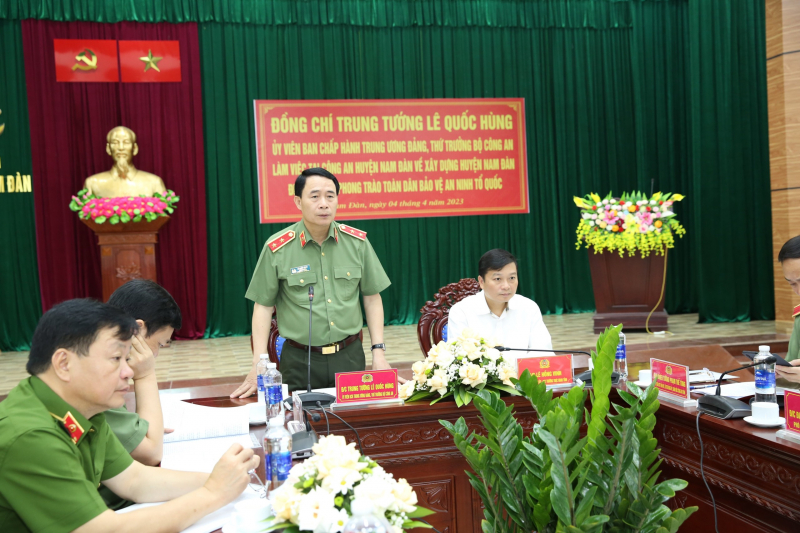 Thứ trưởng Lê Quốc Hùng làm việc tại Công an huyện Nam Đàn về xây dựng huyện điển hình về phong trào toàn dân bảo vệ ANTQ -0