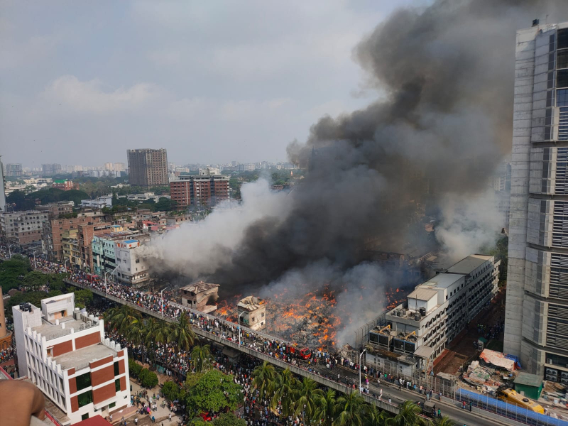 Cháy chợ vải nổi tiếng Bangladesh, hàng nghìn tiểu thương mất trắng -0