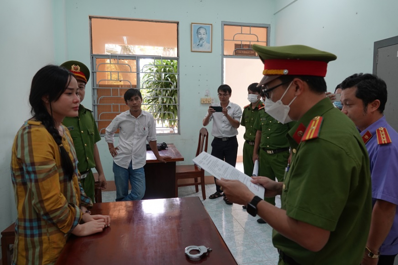 Hoàn tất cáo trạng truy tố “hotgirl” Tina Dương -0