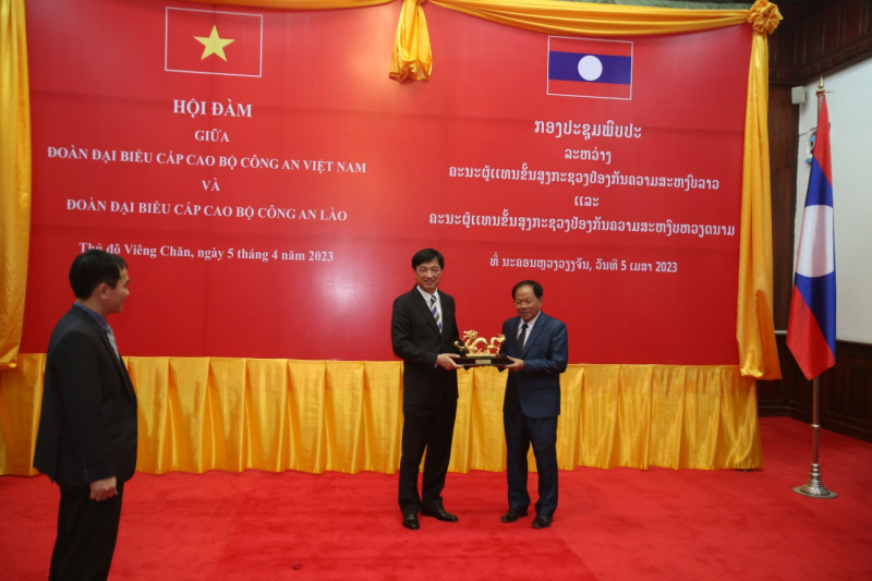 Phối hợp chặt chẽ, triển khai hiệu quả các dự án, chương trình hành động, hợp tác giữa hai Bộ Công an Việt Nam – Lào -0