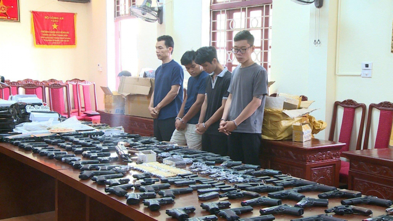 Công an Thanh Hóa bắt 3 đối tượng, thu 217 khẩu súng các loại -0