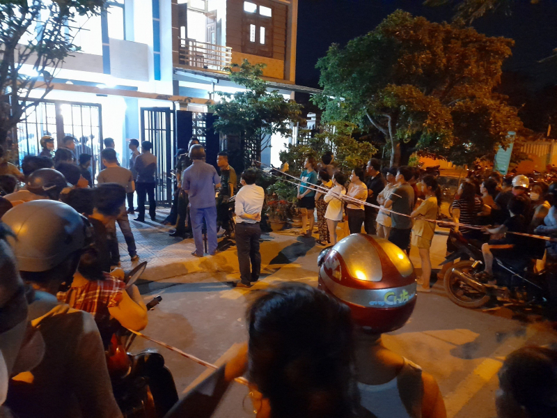 Hai bé gái sinh đôi tử vong trong nhà nghi bị ép uống thuốc độc  -1