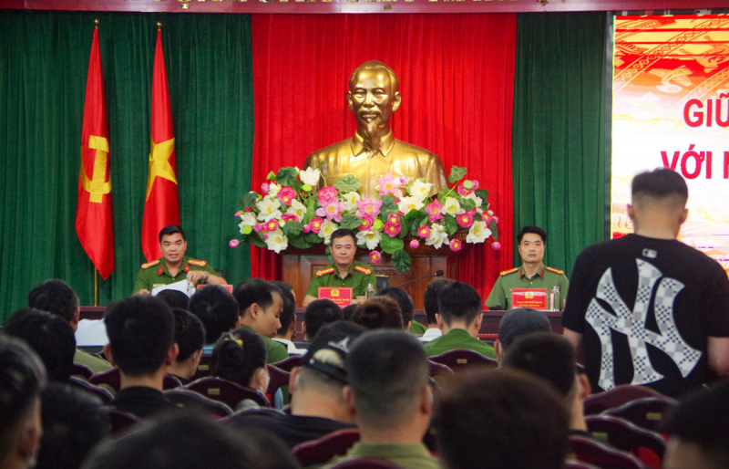 Đối thoại gần gũi, giải đáp thắc mắc cho hơn 300 người lầm lỡ, tái hòa nhập cộng đồng -0