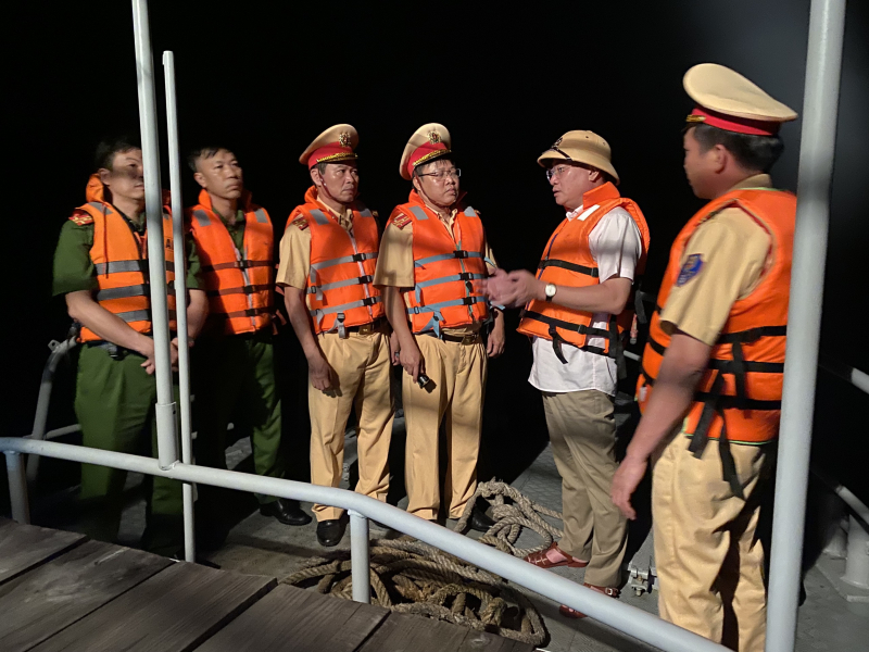 Thủ tướng Chính phủ yêu cầu nhanh chóng tìm kiếm, cứu nạn máy bay trực thăng rơi -1