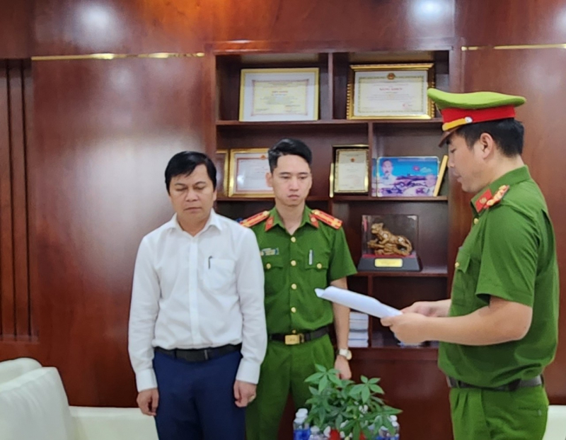 Khai trừ Đảng đối với Chủ tịch, Phó Chủ tịch Thường trực UBND quận Cẩm Lệ -0