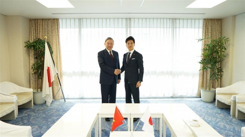 Minister To Lam meets former Japanese Prime Minister and other Japanese officials -0