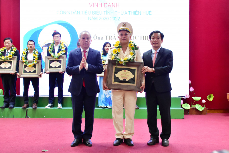 Vinh danh những công dân có nhiều đóng góp cho sự phát triển của tỉnh Thừa Thiên-Huế -0