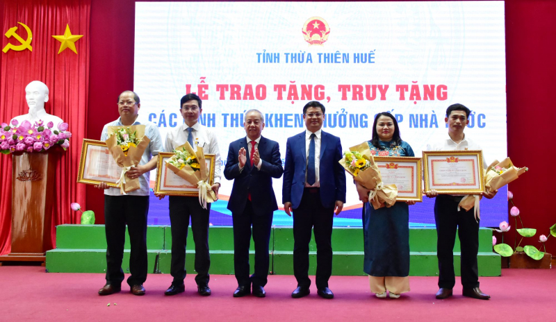Vinh danh những công dân có nhiều đóng góp cho sự phát triển của tỉnh Thừa Thiên-Huế -0