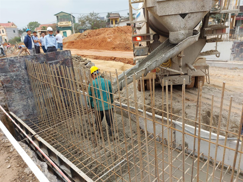 Cầu vượt 60 tỷ có dấu hiệu thi công ẩu -0