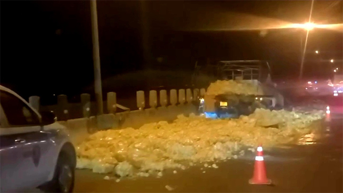 Xe khách tông đuôi xe tải, một tài xế tử vong tại chỗ -1