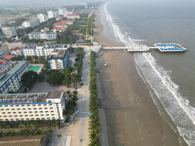 Đường bờ biển Hải Tiến bị “băm” thành nhiều khúc -0