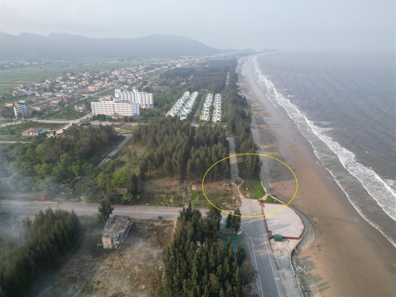 Đường bờ biển Hải Tiến bị “băm” thành nhiều khúc -0