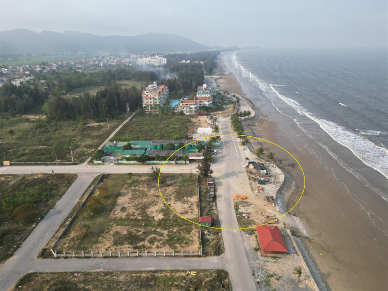 Đường bờ biển Hải Tiến bị “băm” thành nhiều khúc -0