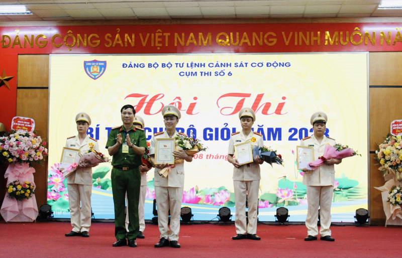 Sôi nổi Hội thi Bí thư Chi bộ giỏi của lực lượng Cảnh sát Cơ động -0