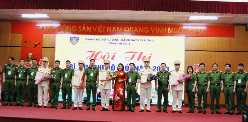 Sôi nổi Hội thi Bí thư Chi bộ giỏi của lực lượng Cảnh sát Cơ động -0