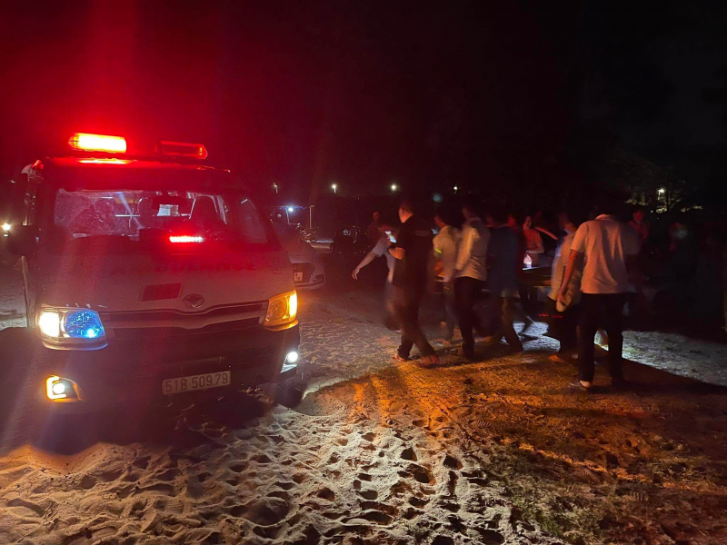 Đi tắm biển, một thiếu niên bị đuối nước thương tâm -0