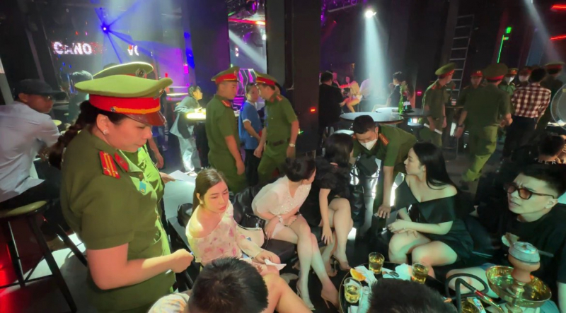 Bất ngờ kiểm tra 2 beer club “phố Tây” Bùi Viện -0