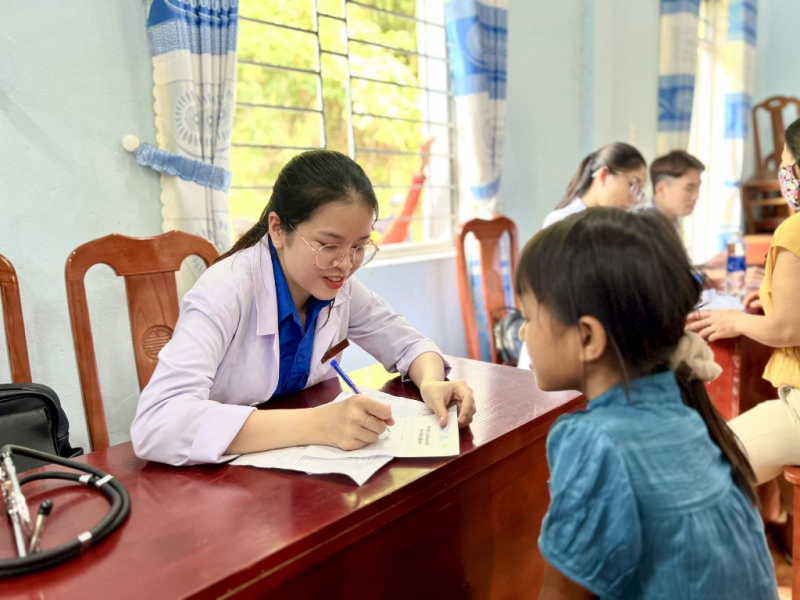 Các y bác sĩ Bệnh viện 199 – Bộ Công an đem 