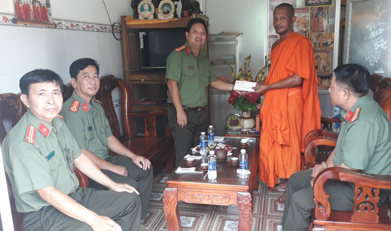 cong an vinh long.jpg -0