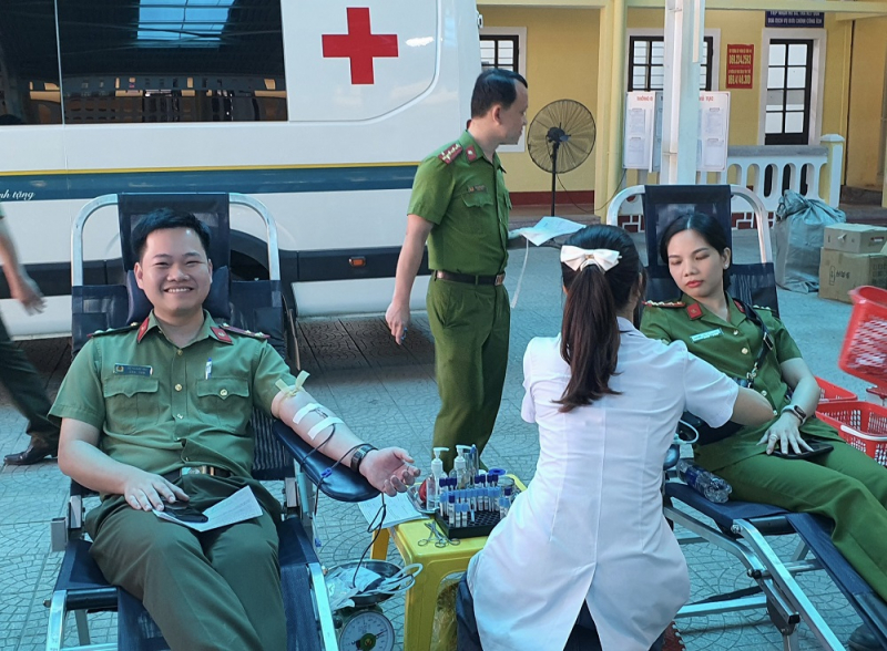 Hơn 260 cán bộ, chiến sĩ tham gia hiến máu nhân đạo -0