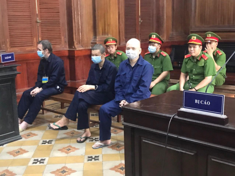 Ba người nước ngoài lãnh 42 năm tù vì chiếm đoạt hơn 6 tỷ đồng của cửa hàng điện máy xanh -0