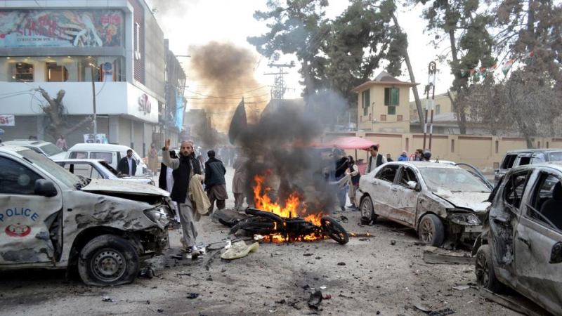 Đánh bom liên hoàn nhắm vào cảnh sát ở Pakistan, 26 người thương vong -0