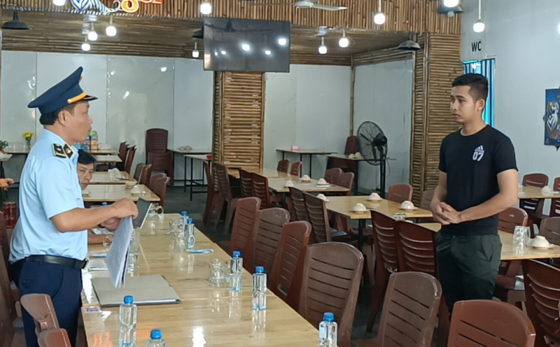 Kiểm tra nhà hàng ở Nha Trang bị tố “chặt chém” du khách nước ngoài -0
