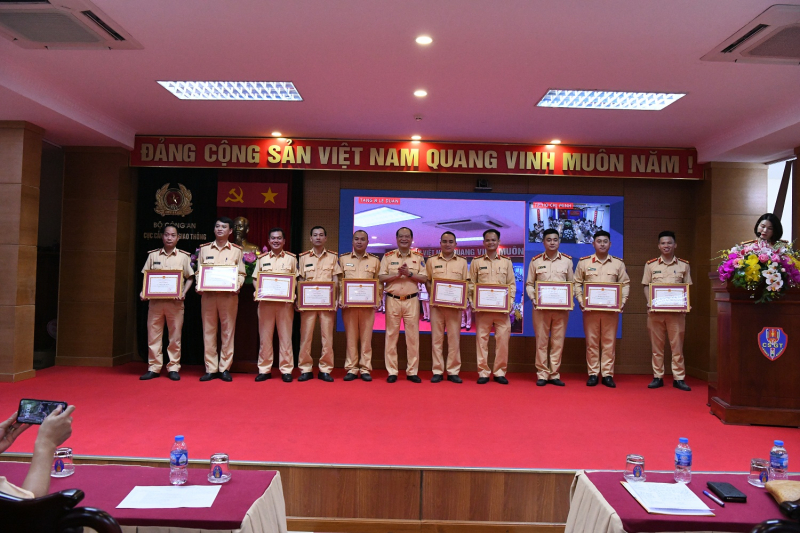 Tiếp tục điều động CSGT hỗ trợ công tác kiểm định  -0