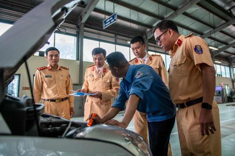 Tiếp tục điều động CSGT hỗ trợ công tác kiểm định  -0