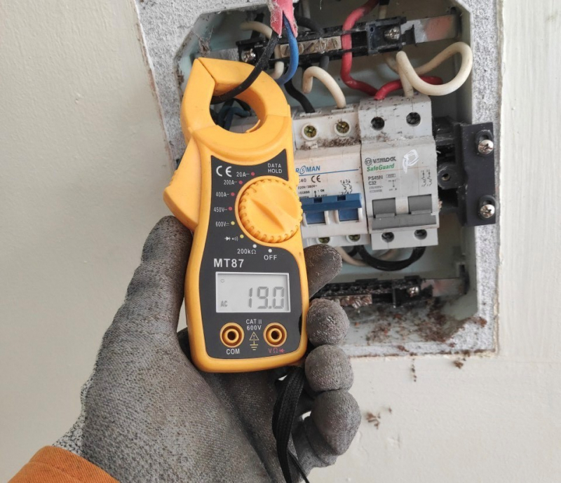 Chỉnh công tơ điện để ăn cắp hơn 18.326 kWh điện  -1