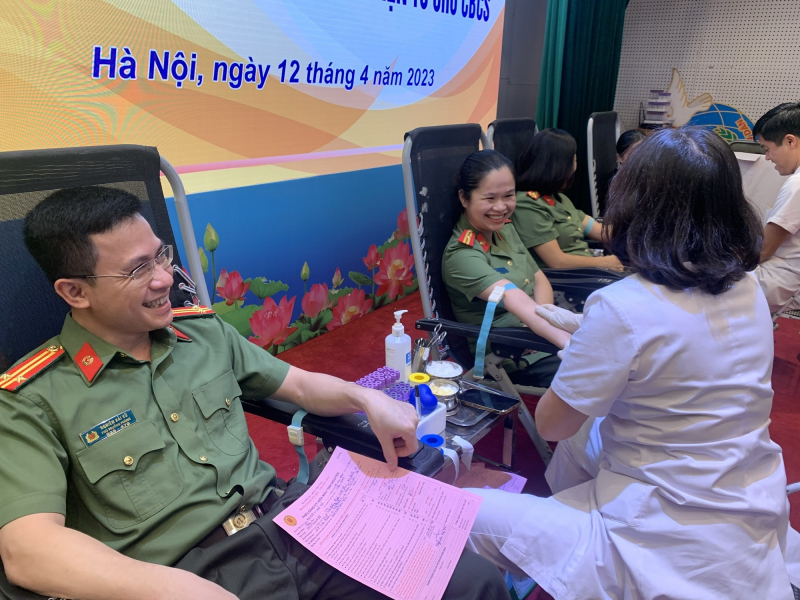 CBCS, đoàn viên thanh niên 7 đơn vị nghiệp vụ Bộ Công an tham gia hiến máu tinh nguyện -0