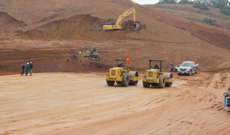 Di dời hơn 3.000 ngôi mộ để thực hiện dự án cao tốc Bắc-Nam -0